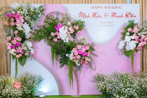 Backdrop Hoa Lụa Thảm Cỏ Xanh 